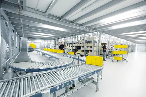 Lift vertical LOGIMAT, rafturi pentru paleți, mezanin, sistem de transport