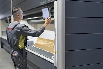 A komissiózás az SSI LOGIMAT tárolóautomatával