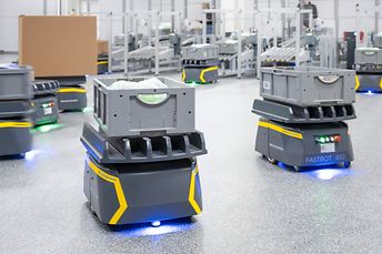 FastBots Solution mobil robotos raktári szállítórendszer